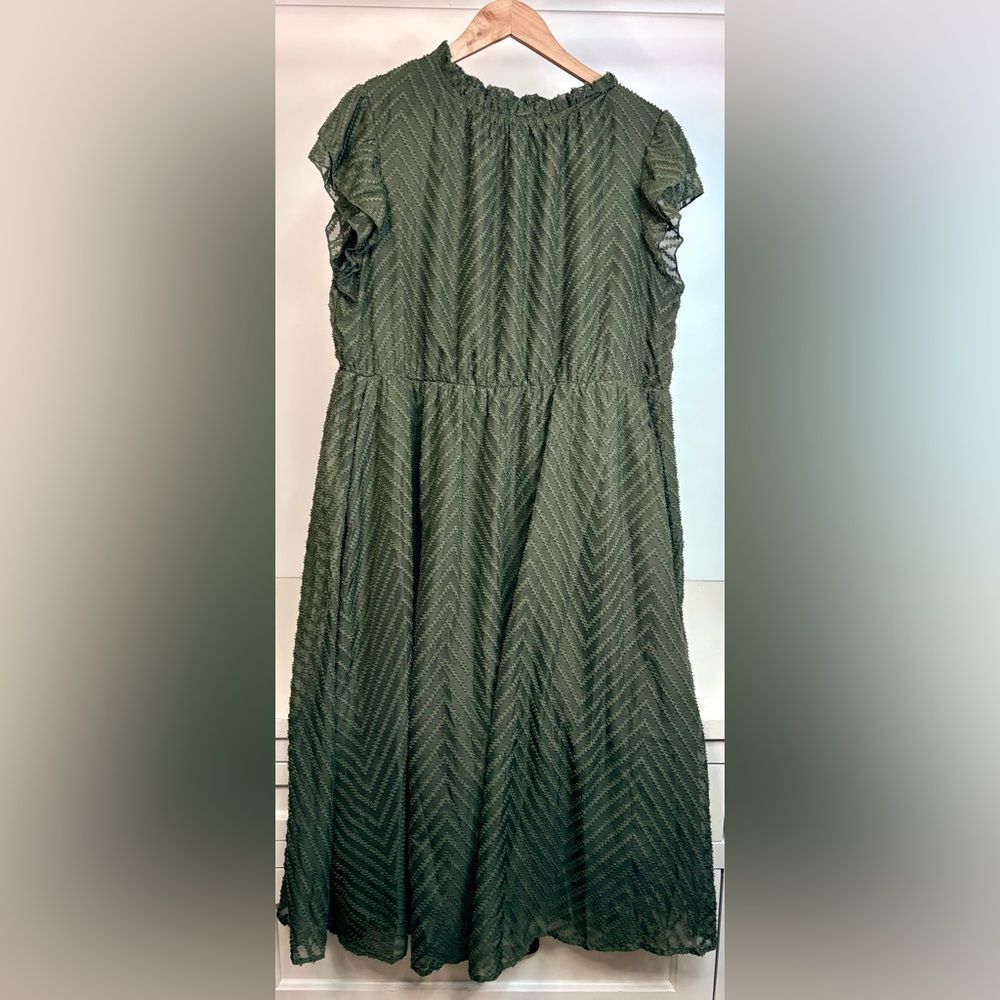 BloomChic Olive Textured Midi Dress 18-20 (XXL) - Picture 2 of 3